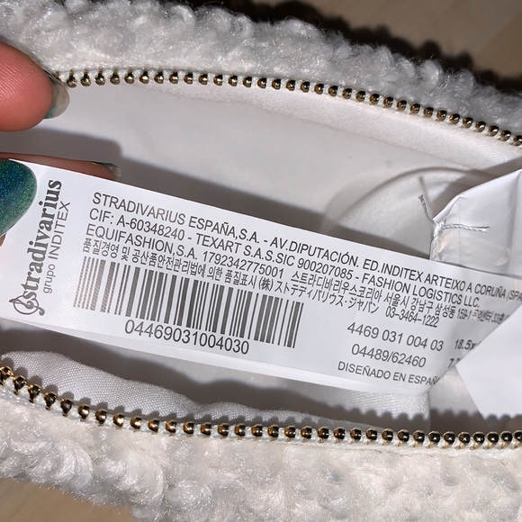 STRADIVARIUS Faux Bouclé Sheepskin Pencil Case - Picture 8 of 8